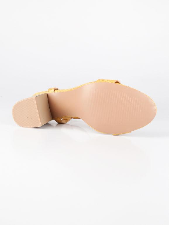 Open sandals with heel