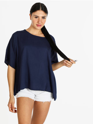 Oversized women's blouse with batwing sleeves