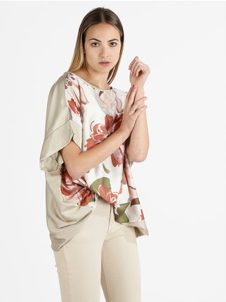 Oversized women's blouse with short sleeves