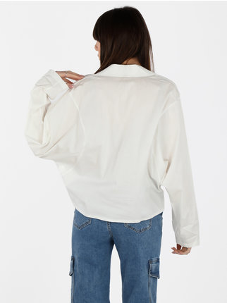 Oversized women's cotton shirt with pockets