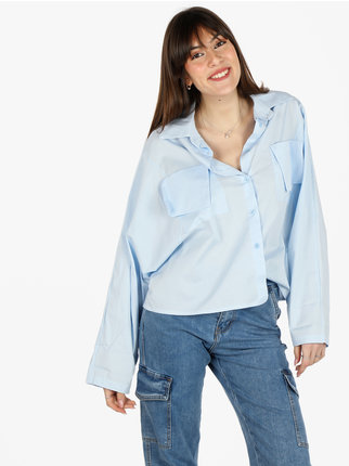 Oversized women's cotton shirt with pockets