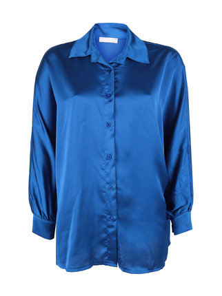 Oversized women's shirt with batwing sleeves