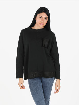 Oversized women's t-shirt with pocket