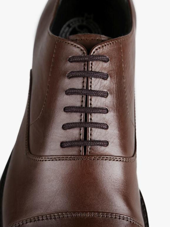 Oxford brogues in brown leather