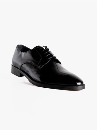 Oxford shoes in patent leather