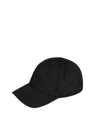 Padded men's hat with visor and ear covers