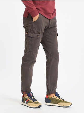 Pantalón de hombre slim fit con grandes bolsillos