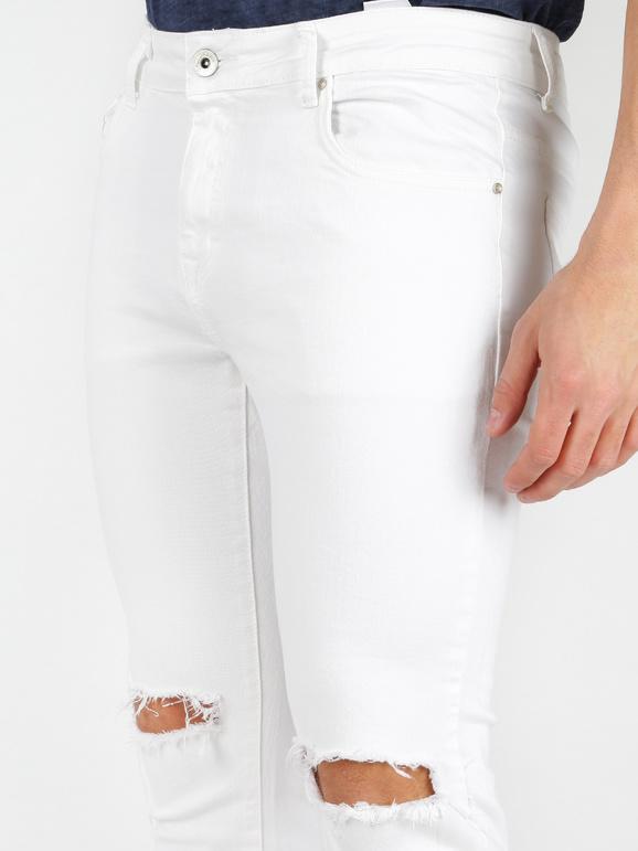 Pantalones rotos blancos
