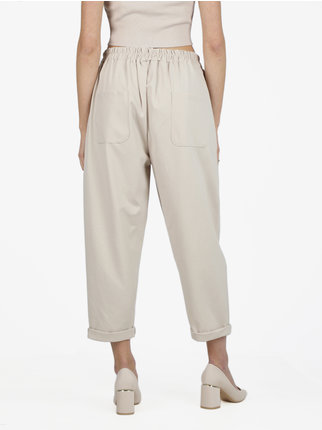 Pantaloni donna modello oversize con tasche