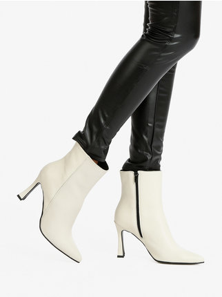 Pointed leather ankle boots