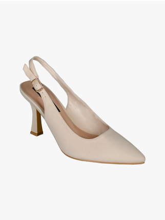 Pointed pump with heel