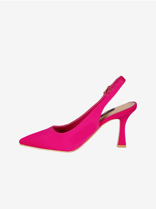 Pointed pump with heel