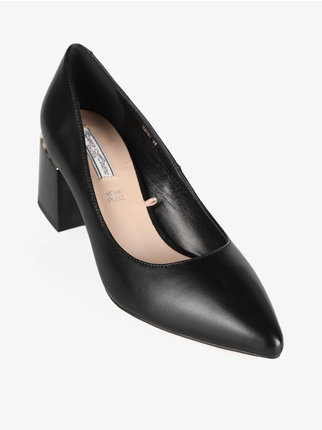 Pointed toe decolletè with heel