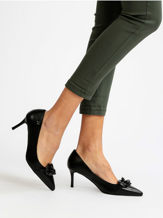 Pointed toe with heel