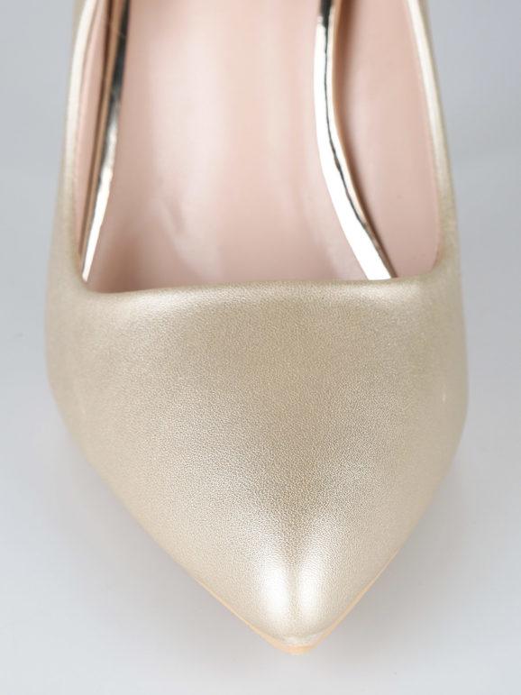 Pointed toe with stiletto heel