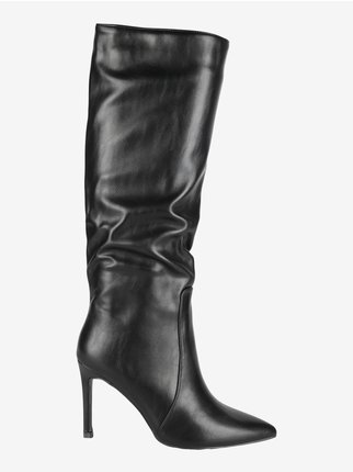 Pointed women's boots with stiletto heel
