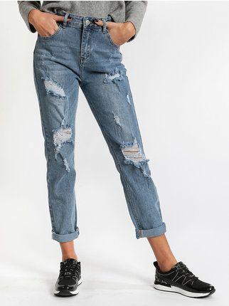 Push-up effect ripped jeans