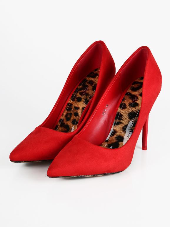Red pointed pumps with animal print