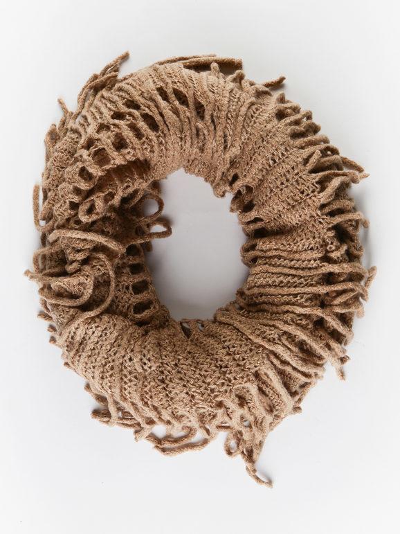 Ring scarf with fringes