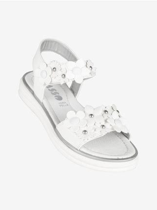 Sandales pour filles avec des fleurs