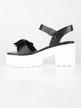 Sandals with wide heel and platform bow
