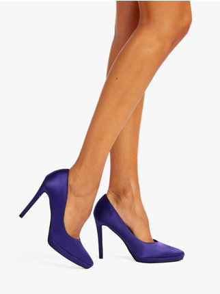 Satin decolletè with stiletto heel