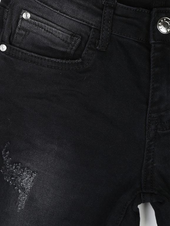 Schwarze Jeans mit Rissen