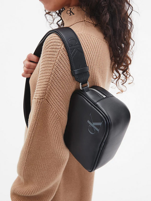 Calvin Klein SCULPTED CAMERA BAG Borsa a tracolla con logo: in offerta a  79.99€ su