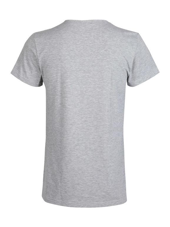 Short-sleeved T-shirt and V-neck