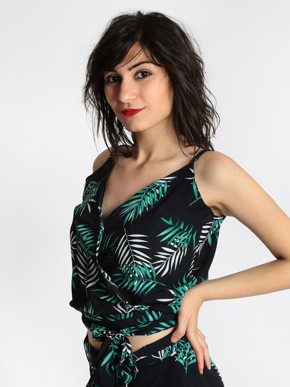 Short top with floral pattern