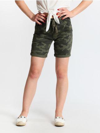 Shorts with camouflage print and turn-ups