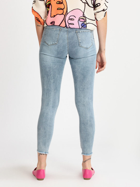Skinny woman jeans with rips