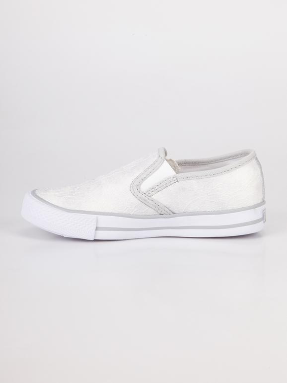 Slip on sneakers with white lace