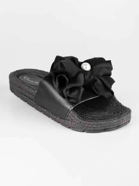 Slippers with bow