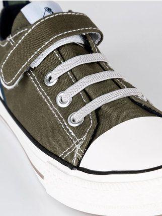 Sneakers in tela con strappo