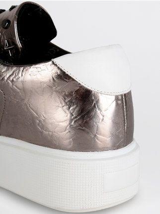 Sneakers metallizate con borchie T66C