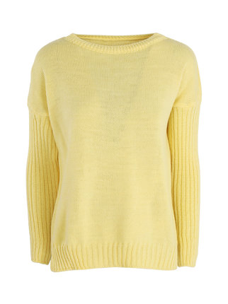 Solid color women's crew neck sweater