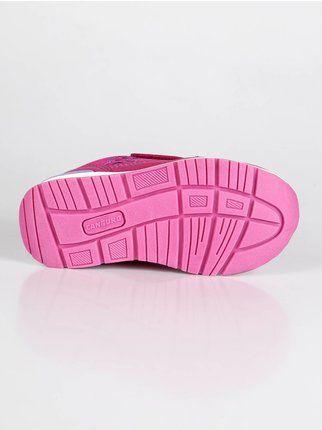 Sports shoes for girls with tear