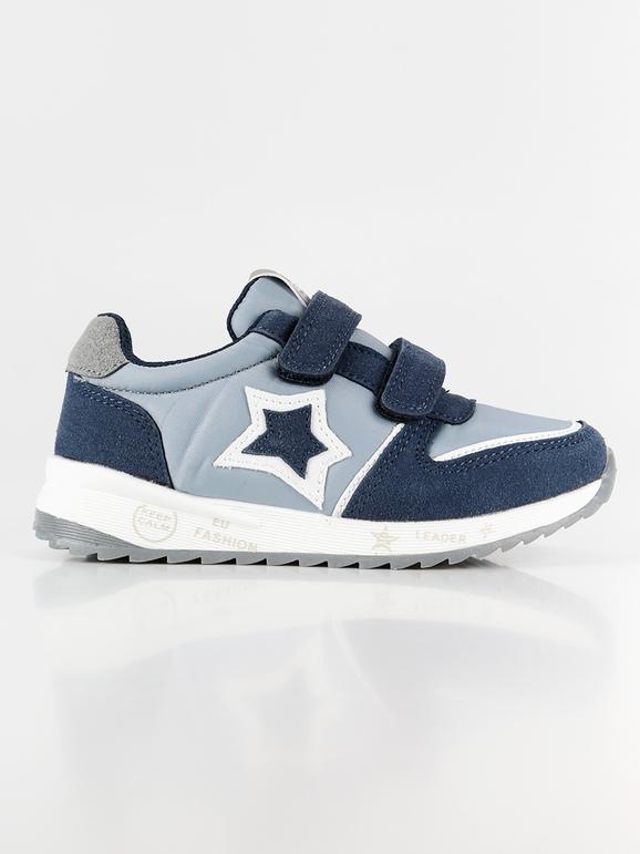 Sports shoes with baby tears