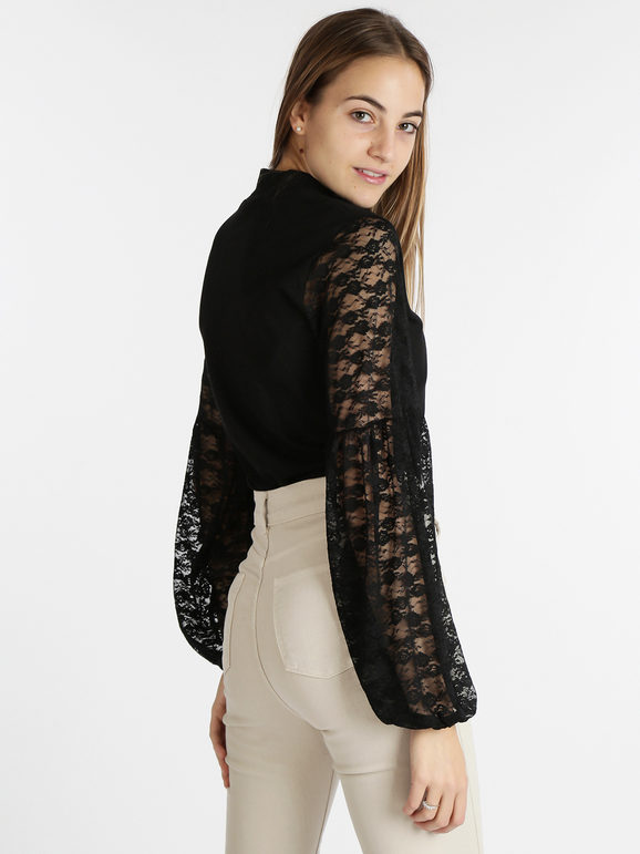 Turtleneck with lace bow