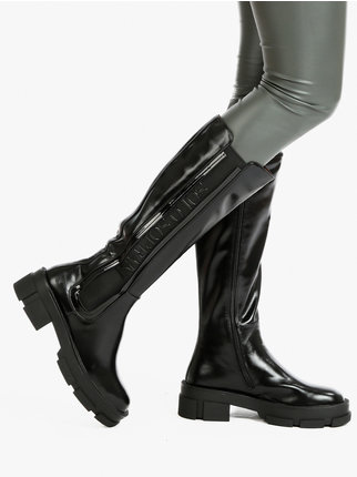 Woman boot with zip