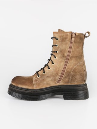 Woman combat boots in suede leather with platform