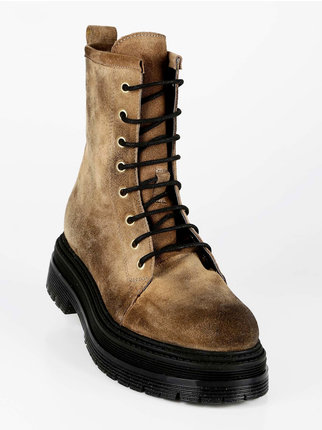 Woman combat boots in suede leather with platform