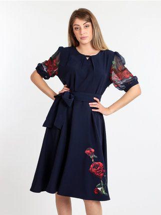 Woman dress with short veiled sleeves