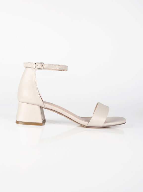 Woman sandals with heel