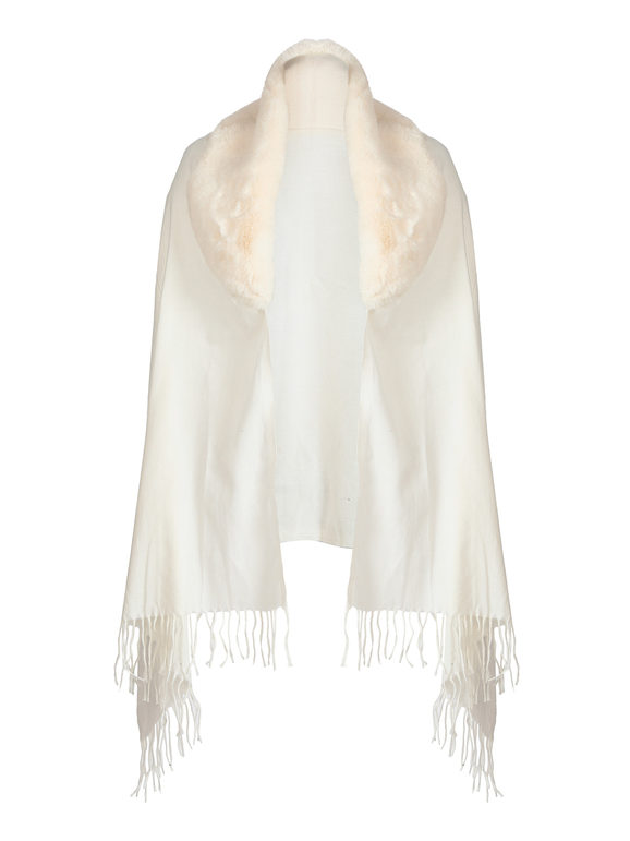 Woman shawl with faux fur