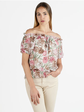 Women's blouse with floral print and short sleeves