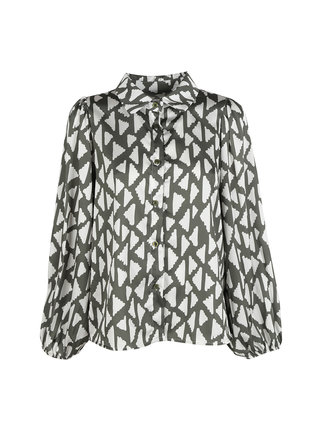 Women's blouse with long balloon sleeves