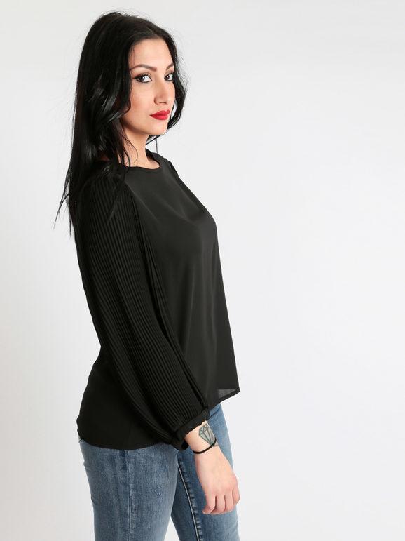 Women's blouse with pleated balloon sleeves
