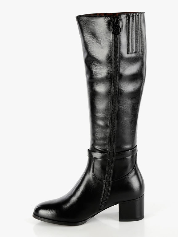 Women's boot with heel
